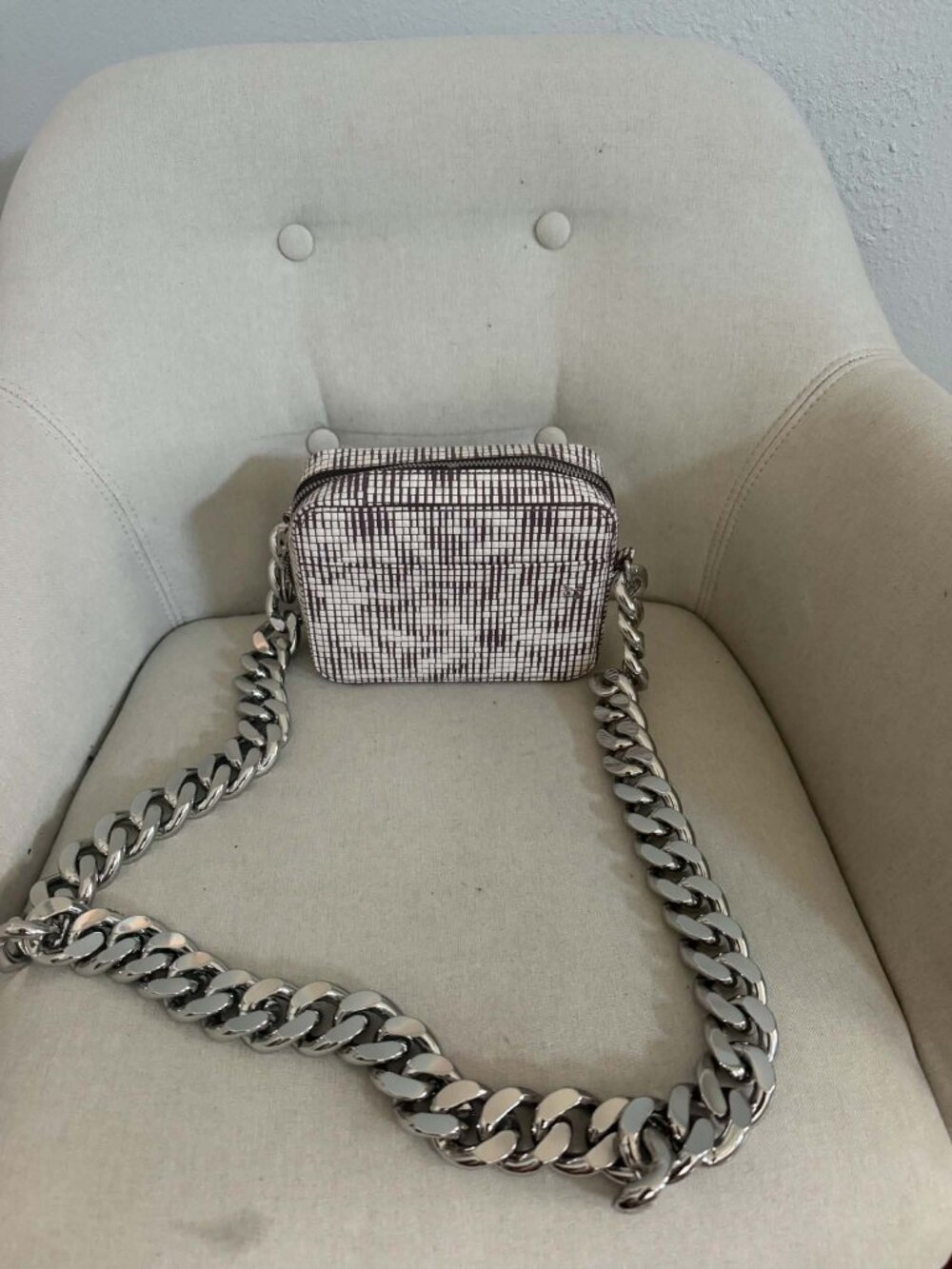 KARA NYC Geometric Grid Camera Bag Chunky Chain Crossbody White Burgundy